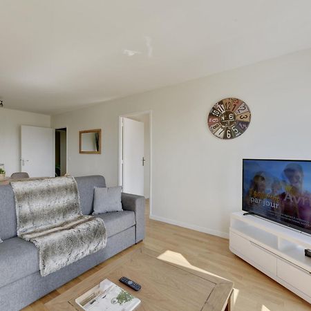 Chic Apartment With Superb View Of The Eiffel Tower Saint-Denis-en-Margeride Exterior foto