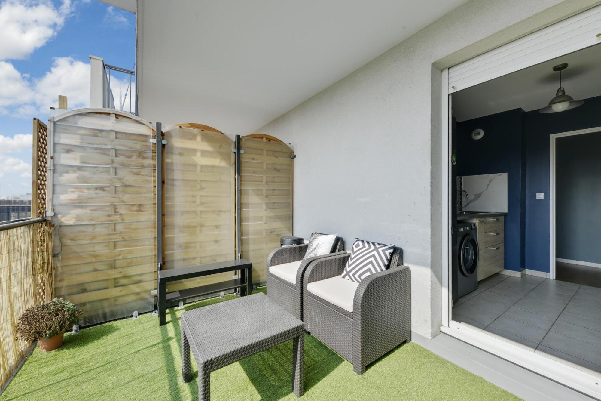 Chic Apartment With Superb View Of The Eiffel Tower Saint-Denis-en-Margeride Exterior foto