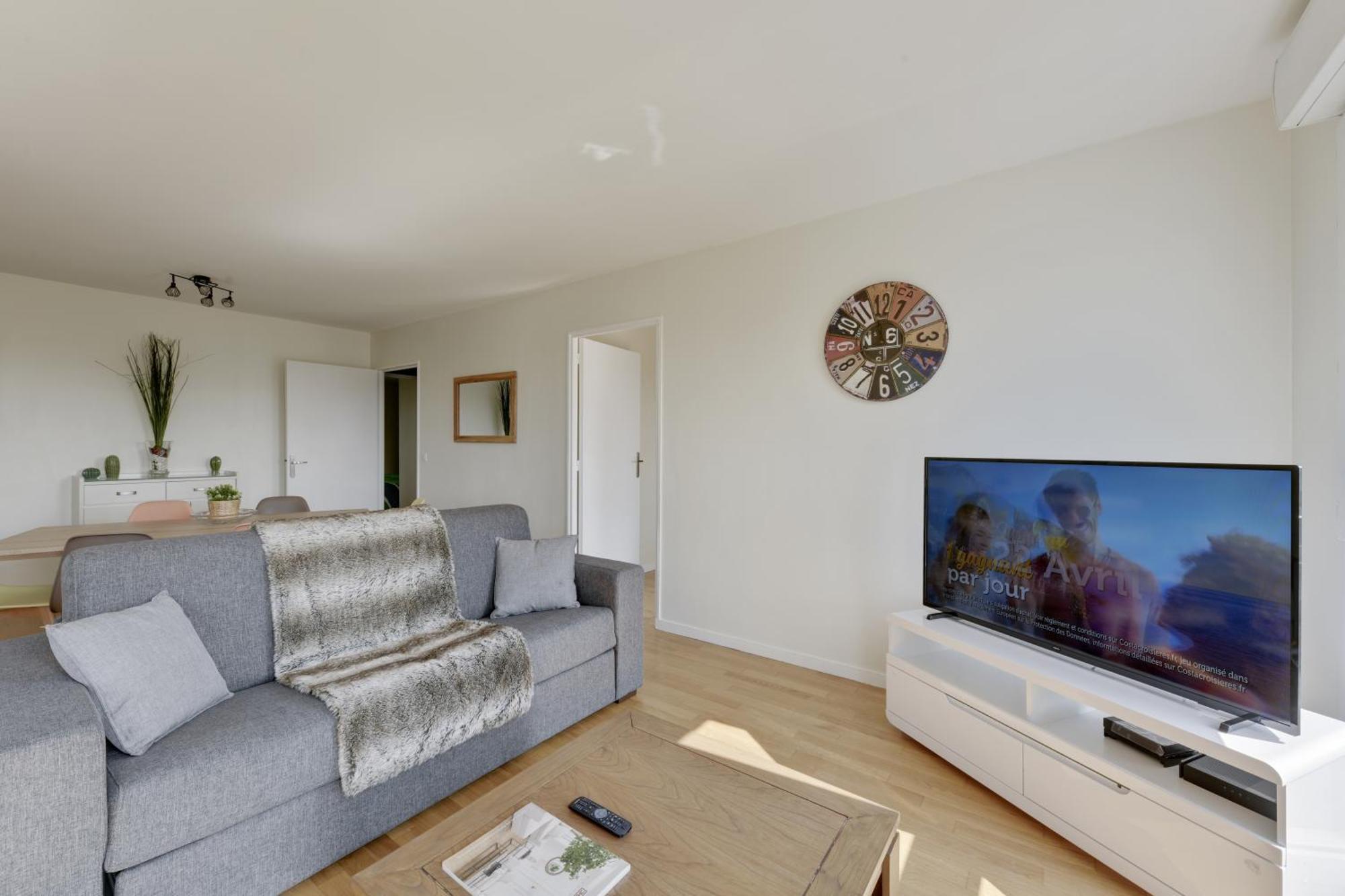 Chic Apartment With Superb View Of The Eiffel Tower Saint-Denis-en-Margeride Exterior foto