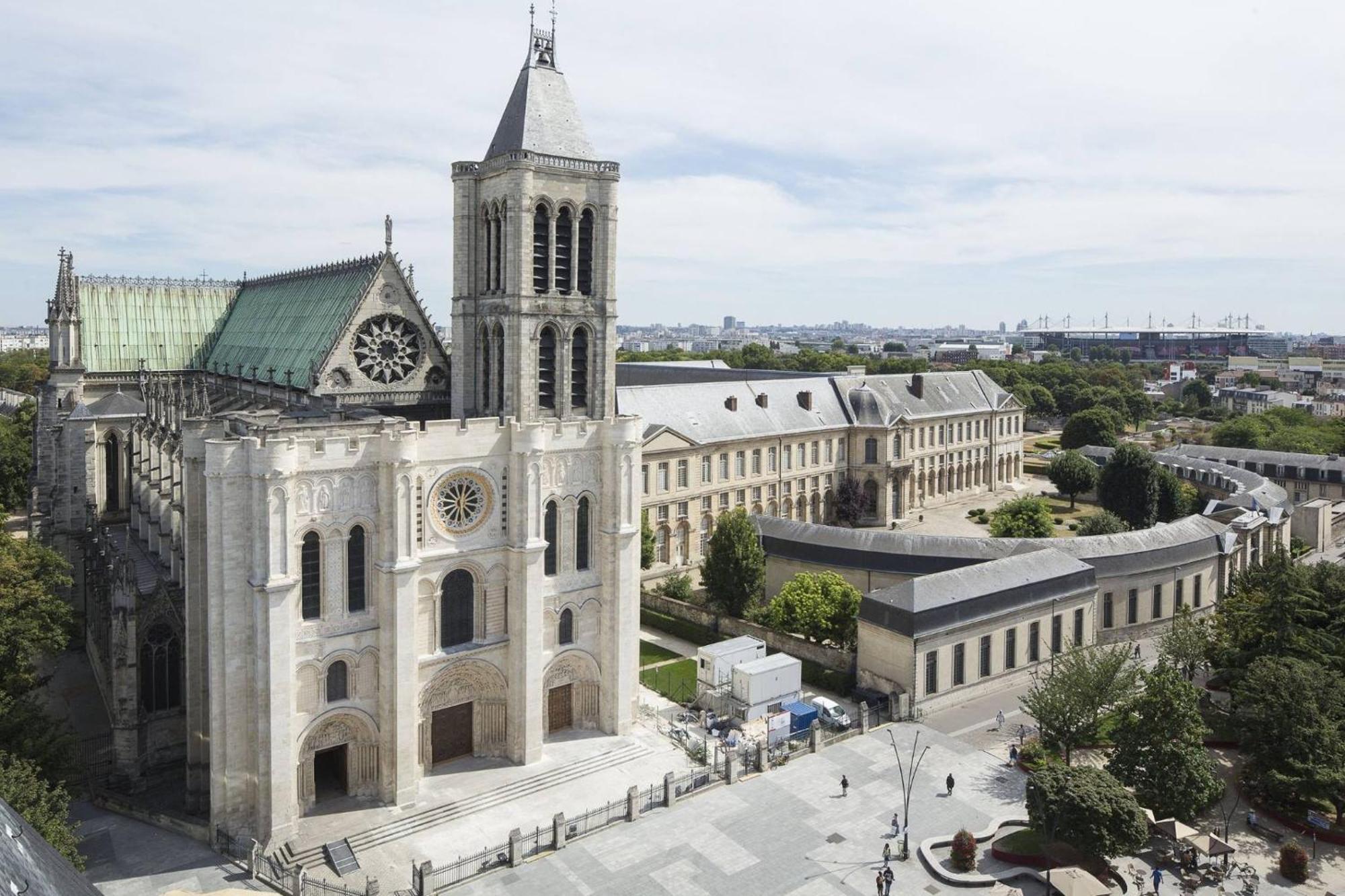 Chic Apartment With Superb View Of The Eiffel Tower Saint-Denis-en-Margeride Exterior foto