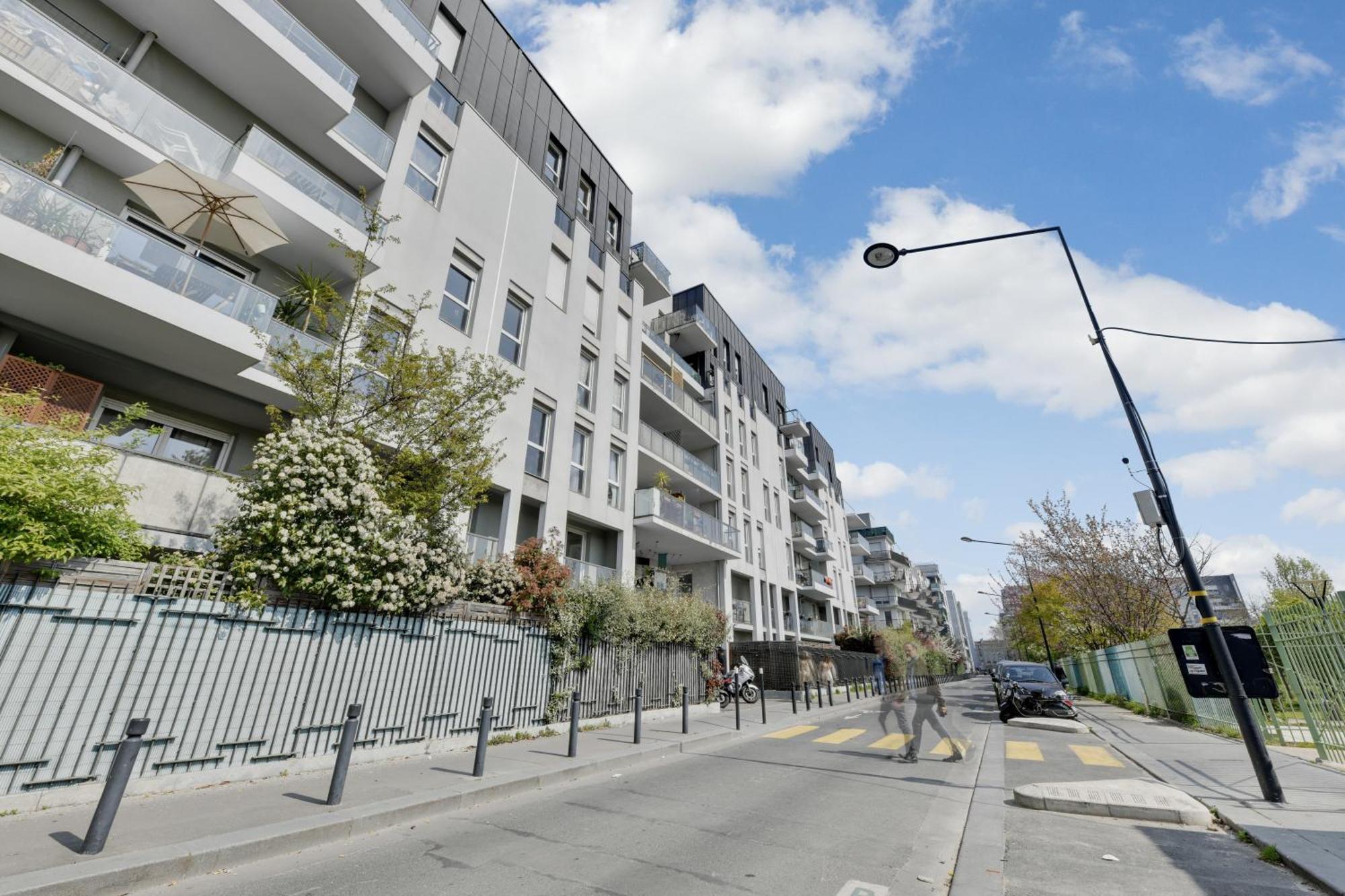 Chic Apartment With Superb View Of The Eiffel Tower Saint-Denis-en-Margeride Exterior foto