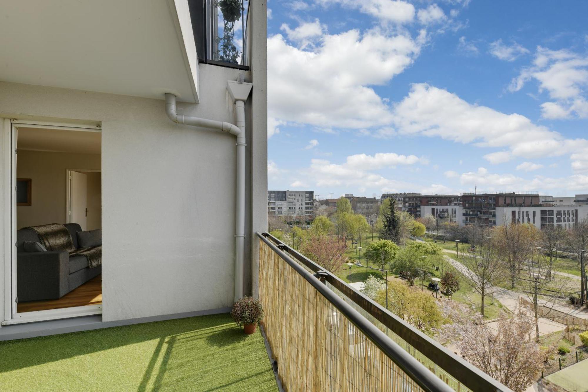 Chic Apartment With Superb View Of The Eiffel Tower Saint-Denis-en-Margeride Exterior foto