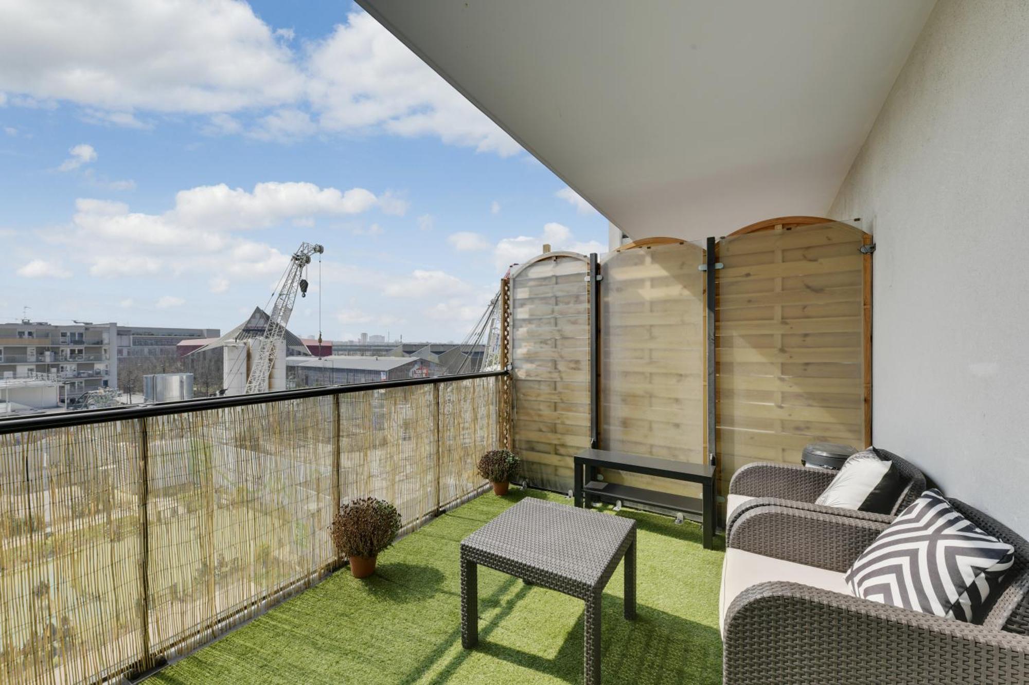 Chic Apartment With Superb View Of The Eiffel Tower Saint-Denis-en-Margeride Exterior foto